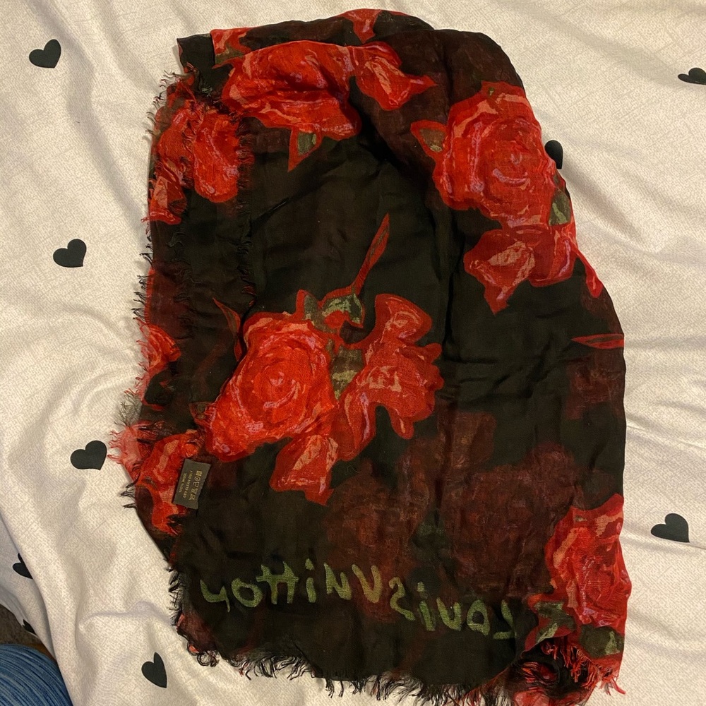 Fashion scarf black rose floral Louis Vuitton